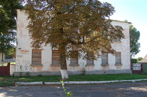 Verlaten overheidsgebouw in Vetka.
